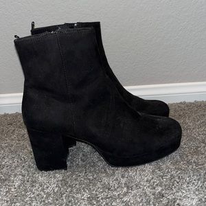 H&M Super Cute Black Heel Boots!